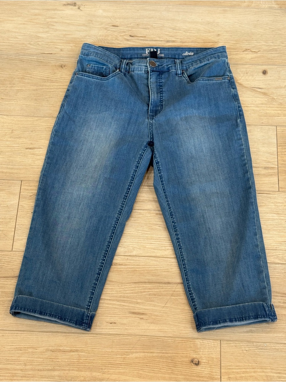 FDJ Olivia Cropped Roll-Cuff capri Jeans in Medium Blue
